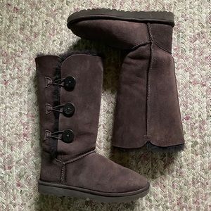 UGG Bailey Button Triplet II Boot like new!